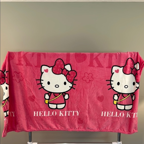 Hello Kitty Pink Blanket - Picture 2 of 3